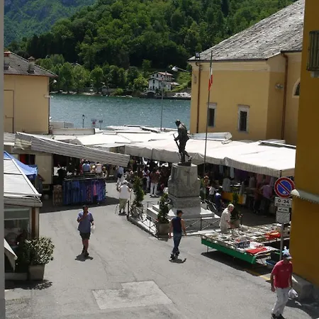 Dei Poeti فيلة *